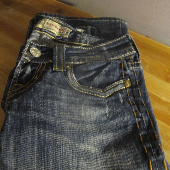 BEAUTIFUL JEANS.. - Picture 2 of 3